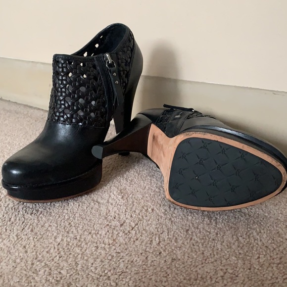 UGG Leather Zip Up Bootie - Picture 2 of 4